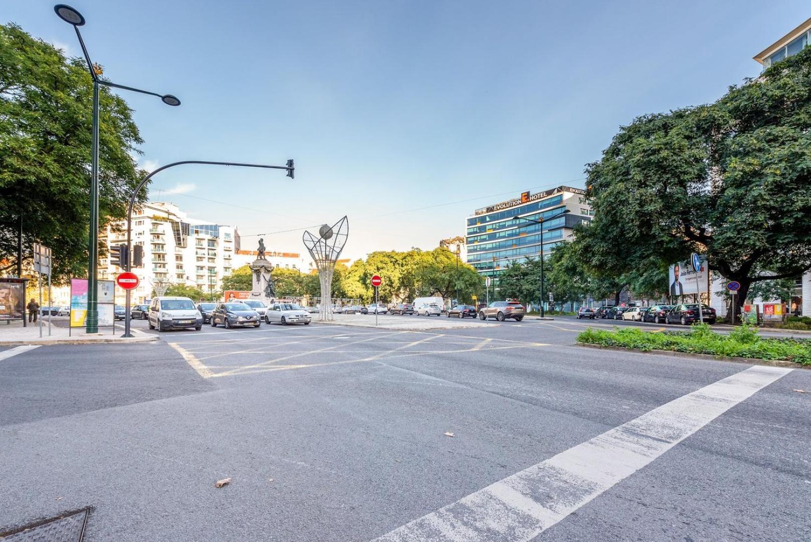 Guestready - Saldanha Building Tower Apartment Lisbon Bagian luar foto